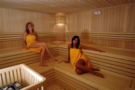 Prima volta in sauna nuda